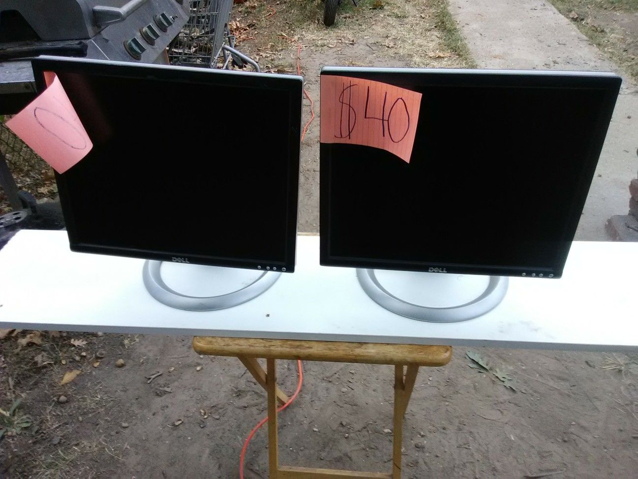 Matching Dell 20 inch LCD monitors with PC and power cords