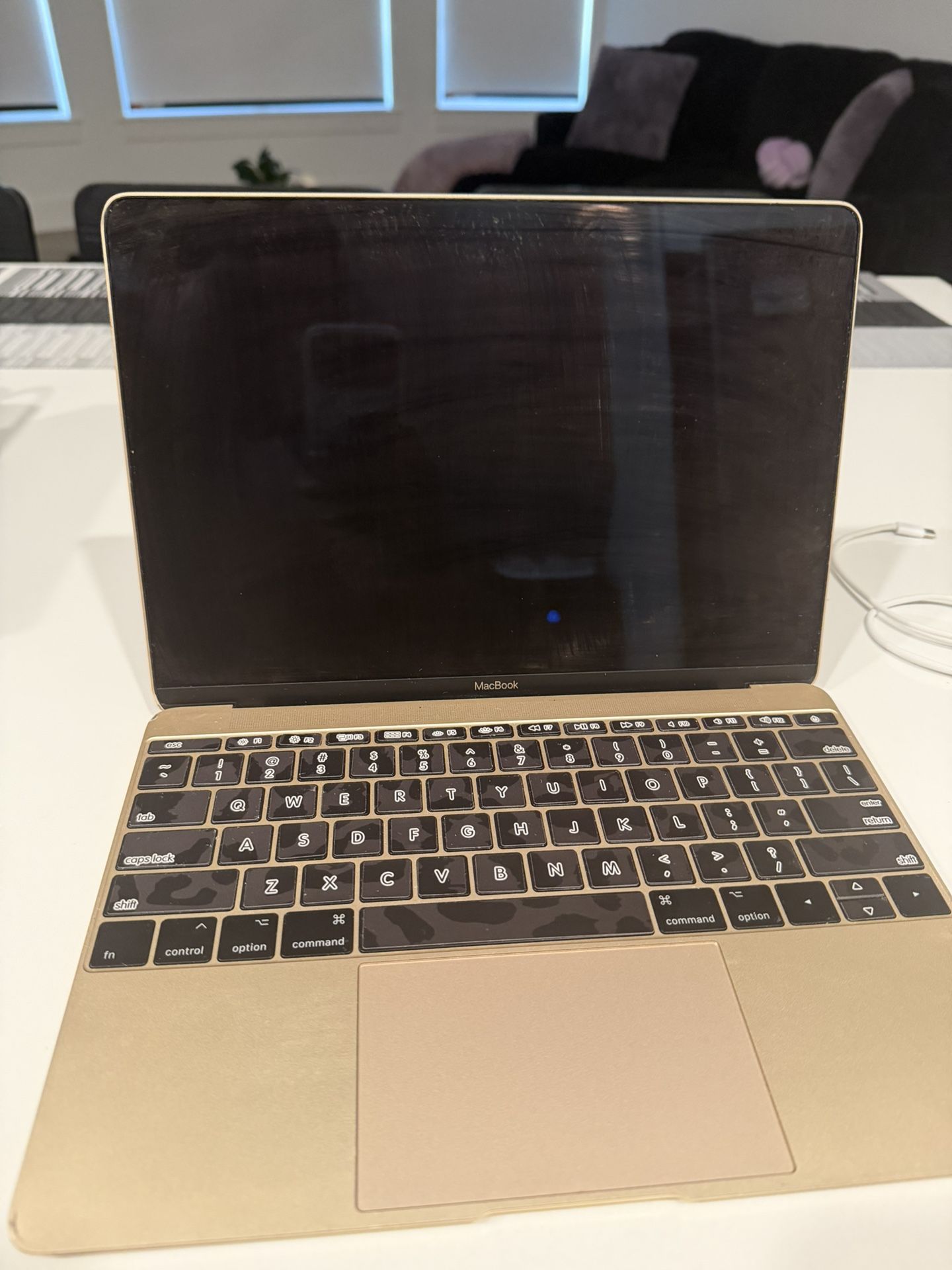 Apple MacBook