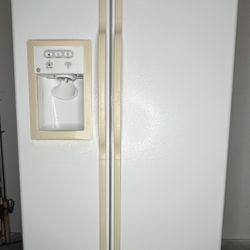 23cu ft side by side refrigerator
