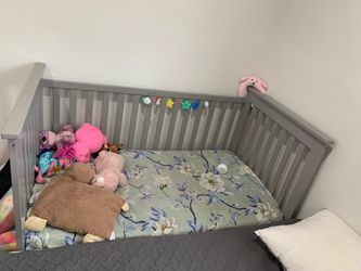 Toddler bed/ crib