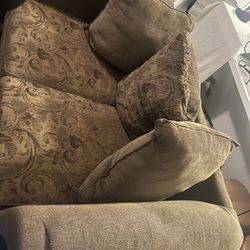 Exceptional Quality loveseat W/Pillows!! $20 P/U Only