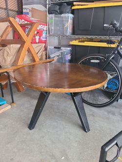 Coffee table $25