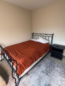 Queen mattress and box set
