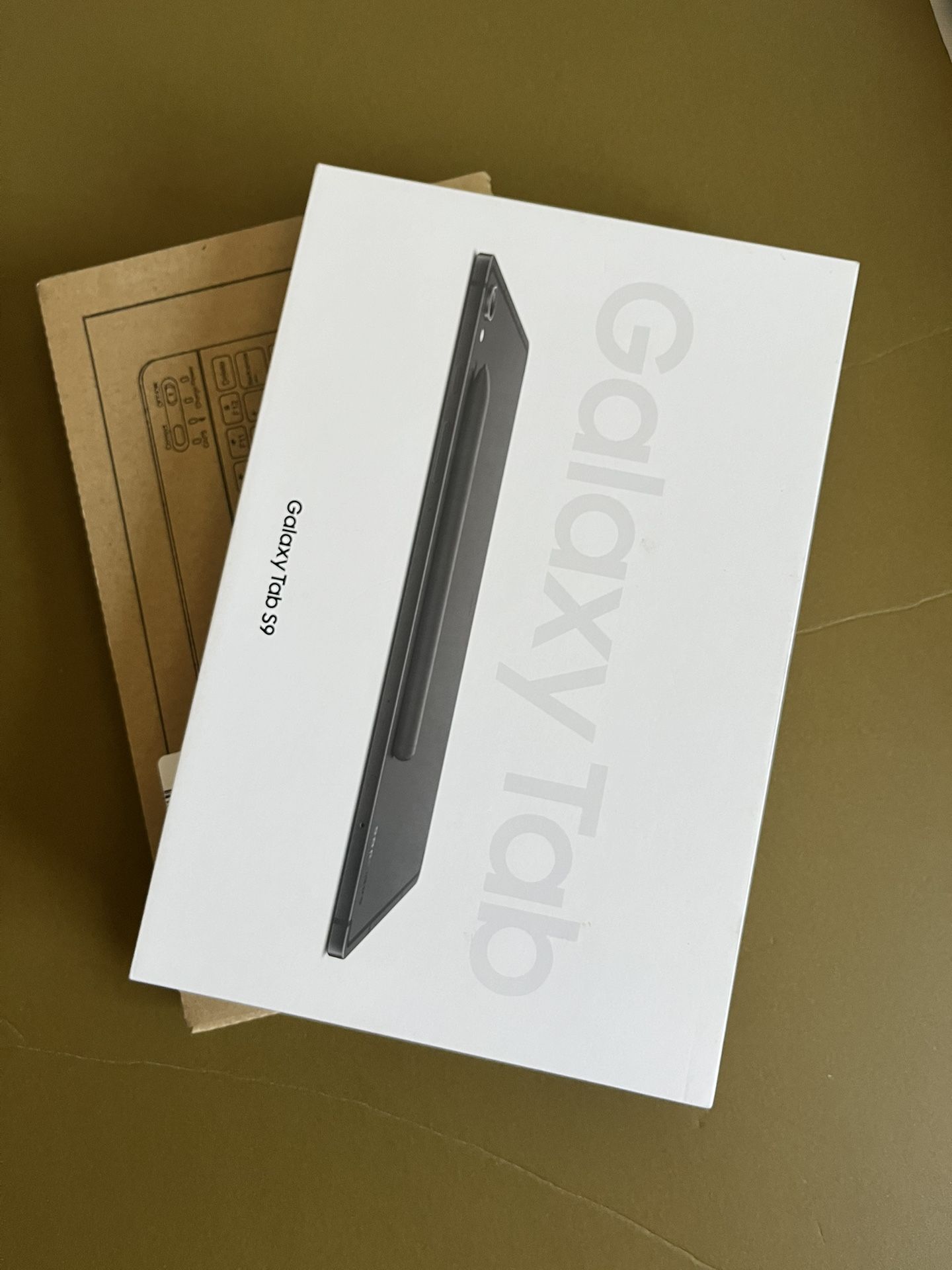 Samsung Galaxy Tab S9 (2023 Model / Super Amoled Screen) 128GB Brand new sealed with keyboard