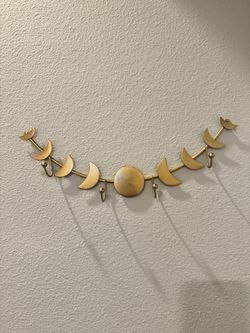 Wall-mounted key holder