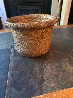 Ratan flower pot holder