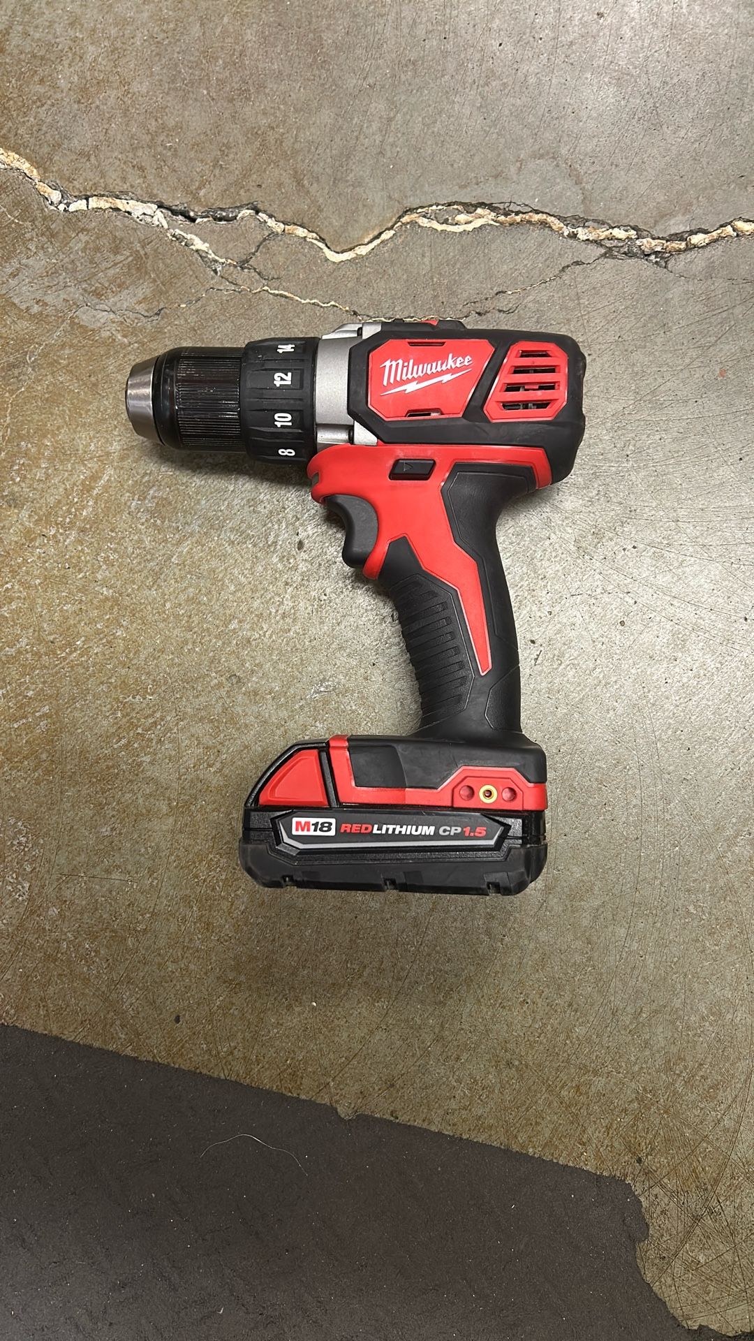 Milwaukee half-inch drill driver with one CP 1.5 battery