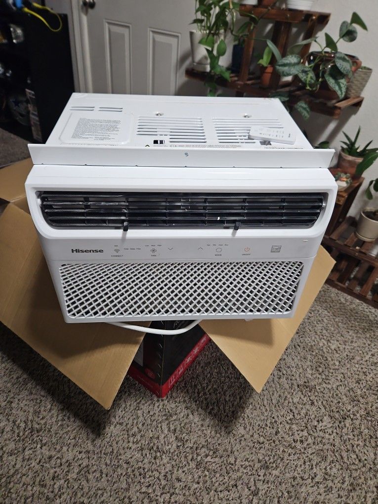 Hisense Window AC Unit W/ Remote