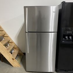 Refrigerator Whirpool 33” Width