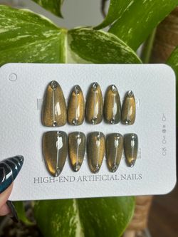 Handmade Almond Press On Nails in Medium Size