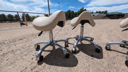 4 Saddle Rolling Chairs