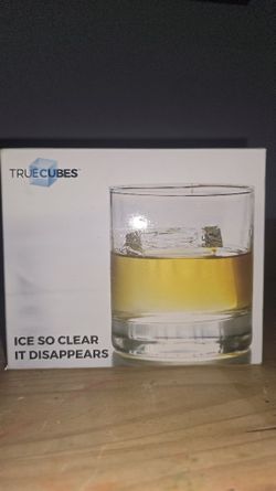 Crystal Clear Ice Cube Maker, 4 Large 2"x2"x2" lce
Cubes for Cocktails and Drinks, Silicone Mold for
Pure, Bartender-Quality Ice-Great for Hosting and
