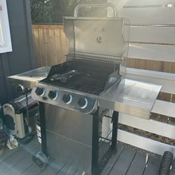 Char-Broil Performance Series 4-Burner Gas Grill + Side Burner
