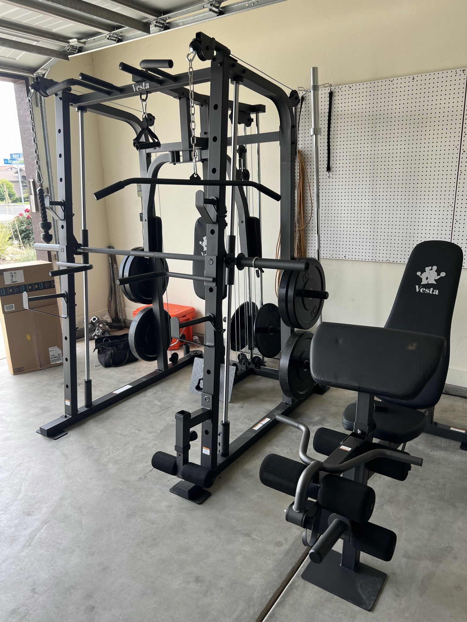 SMITH MACHINE/ PULLEY SYSTEM/ SQUAT RACK/ BENCH