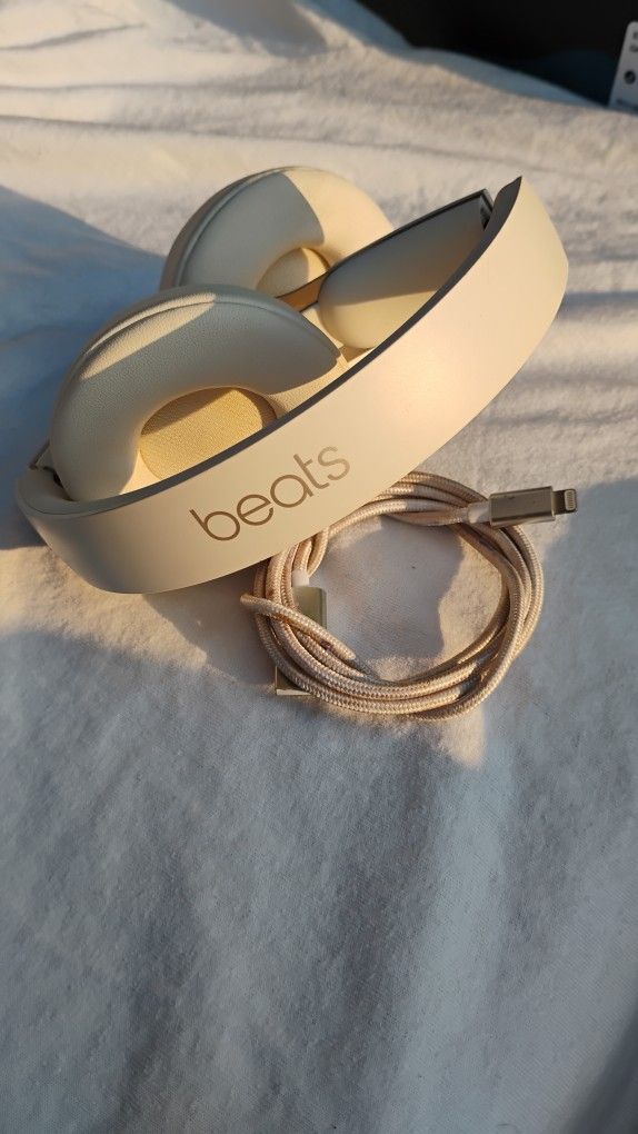 Beats Solo Pros