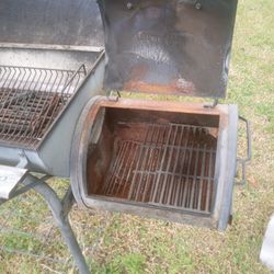 BBQ Grill Clean With Extra Parts Negotiable 
