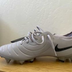 Nike cleats size 9