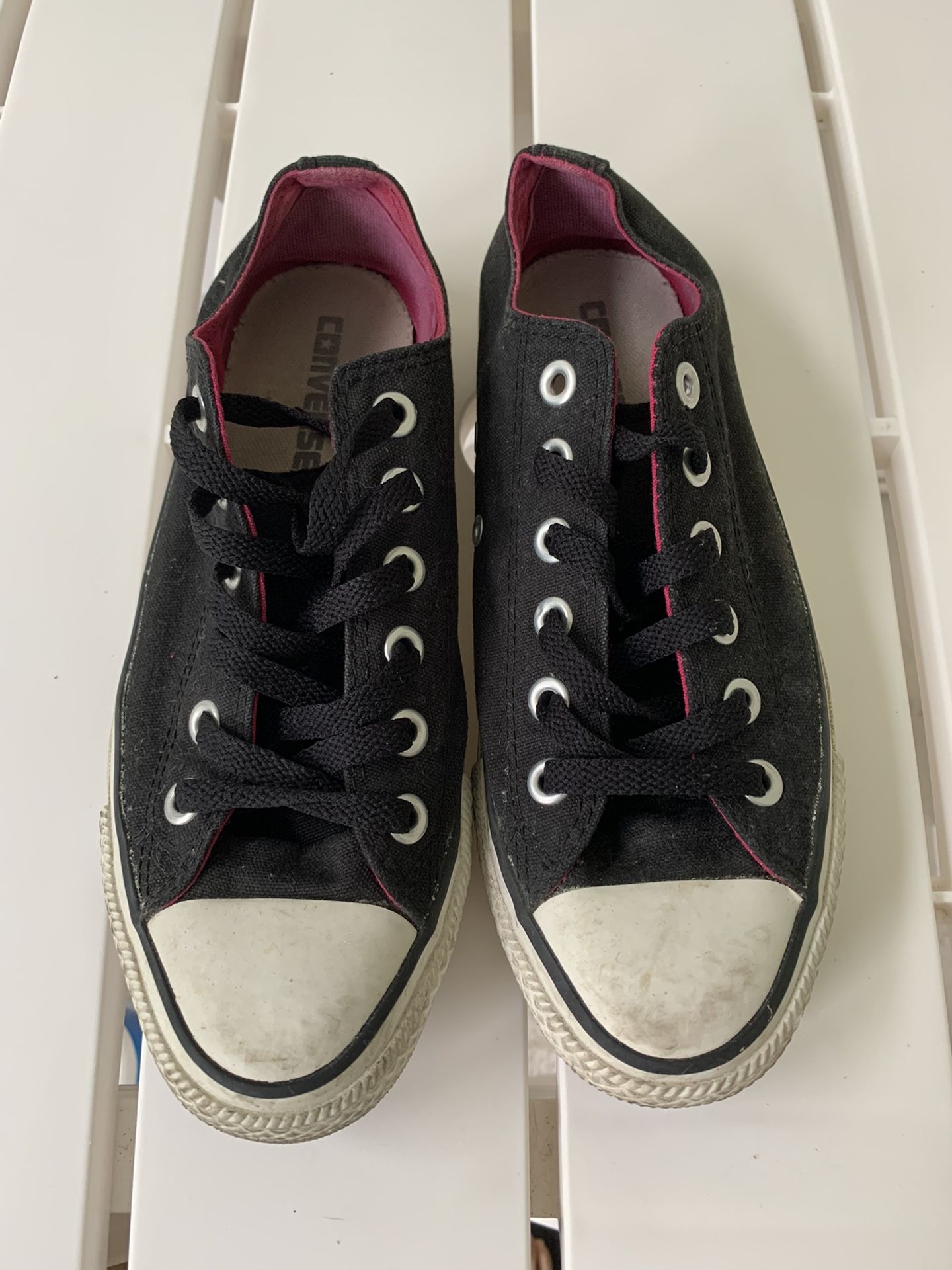 Woman Converse Shoes Size 7