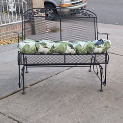 Adorable Wrought Iron Swinging Loveseat & Chairs (2x)