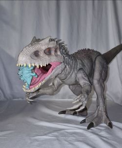 Jurassic World Indominus Rex Thrash N Devour figure