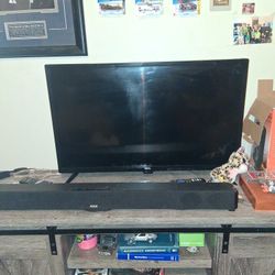 32 Inch TV Onn With 2 Roku Remote S That Work With It Fine
