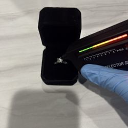 VVS1 1ct Moissanite Engagement Ring