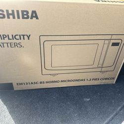 Toshiba Microwave Brand New In Box 