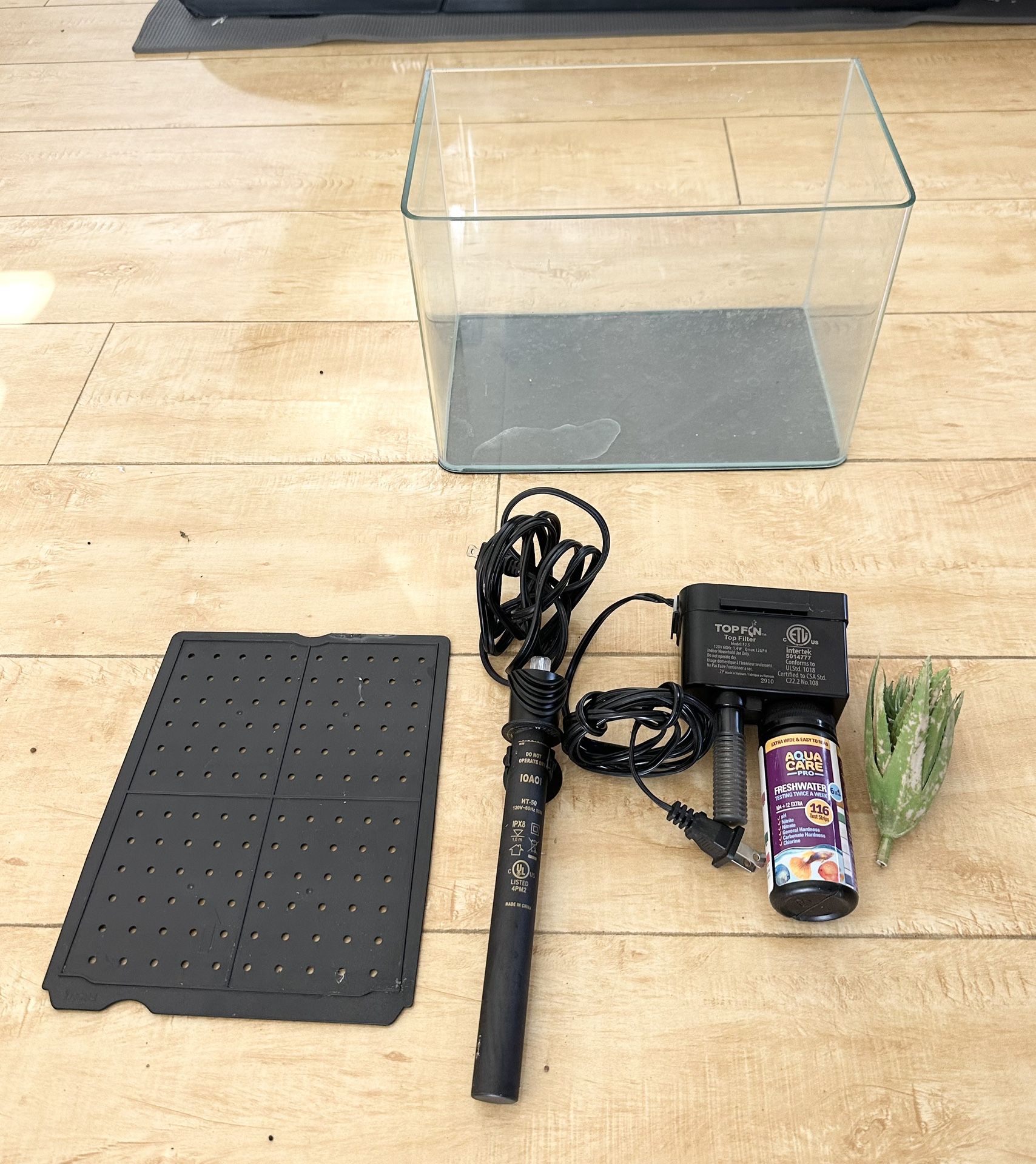 Small Aquarium Fish Tank with Accessories