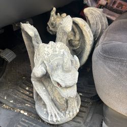Stone-look  guardian gargoyle  Plaster   Gothic Halloween decor