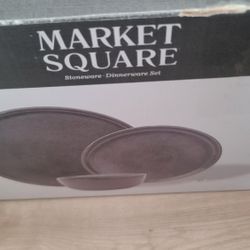 Market Square (HL) Dining Set
