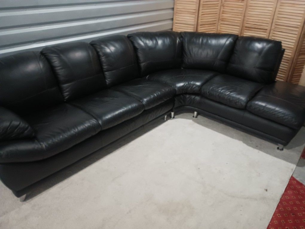 SECTIONAL GENUINE LEATHER BLACK COLOR.. DELIVERY SERVICE AVAILABLE 💥 🚚💥