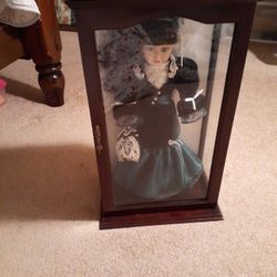 BEAUTIFUL CAMELLIA  GARDEN  PORCELAIN  DOLL IN WOOD CASE  ON STAND.  $50.00   $GOOD       E 