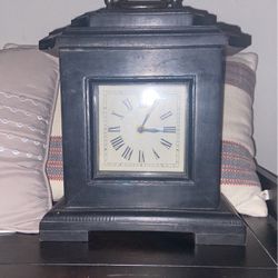 Antique Mantle Clock Battery Operated 