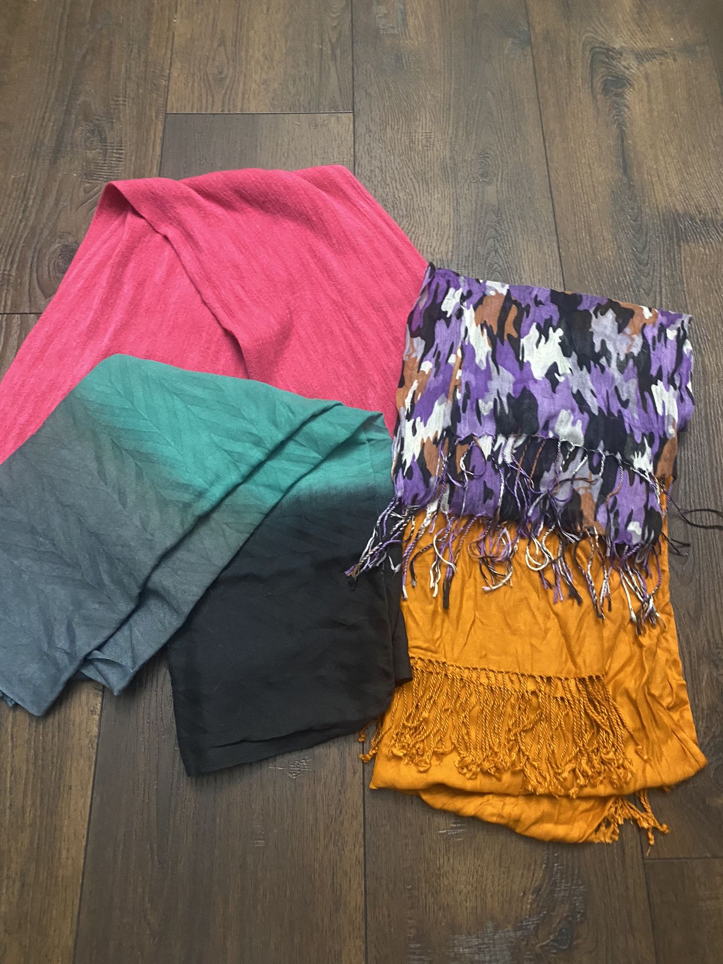 Lot Of 4 Womans Scarves 