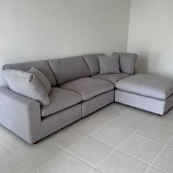 Light Gray Modular Sofa > NEW < Financing Available $0 Down. Ask for Price 