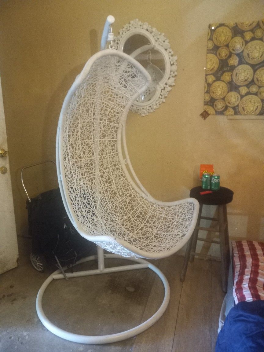 Swinging Egg Chair