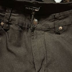 slacks \stretchy pants