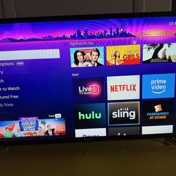 Samsung 32”HD TV with Roku TV and Remotes in good working condition 