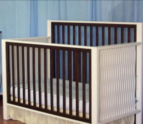 Crib Bed& Mattress & Sheets 