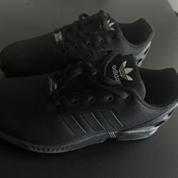 All Black ZX Flux Adidas 