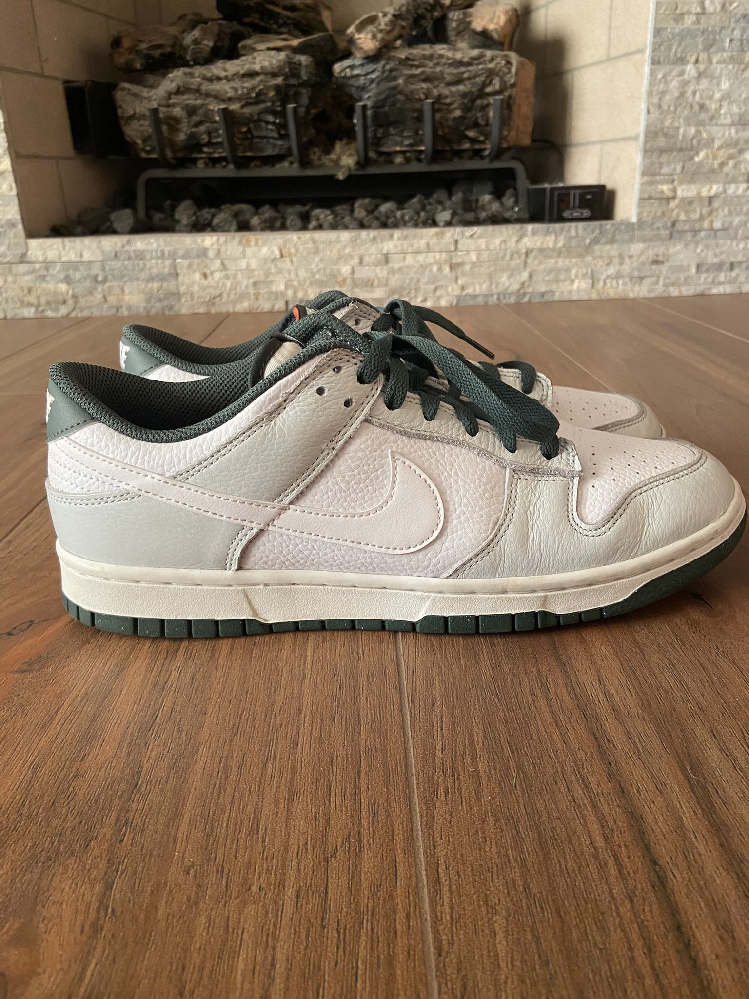 Nike Dunk Low SE “Photon Dust Vintage Green”