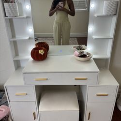 BEAUTIFUL VANITY- Great Condition