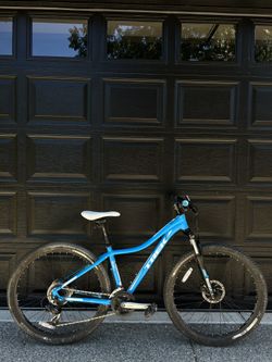 Trek Skye Series Mountain Bike 27.5”
