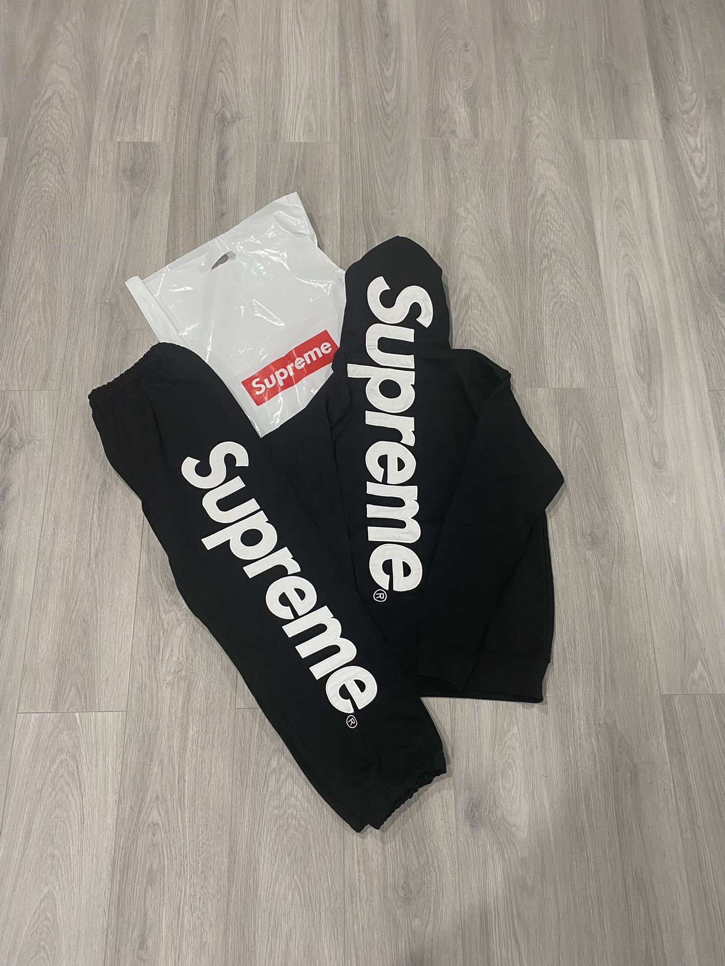 Black Supreme Satin Appliqué Set Mens Size large! Brand new in bag with tags!