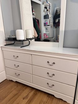 USED WHITE DRESSER W/ MIRROR