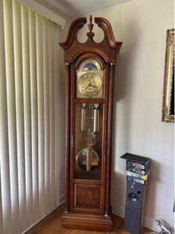 Grandfather Clock Howard Miller