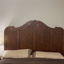 Thompsonville King Size Bed With Matching 2 Side Tables