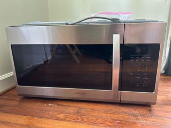 Like New Samsung Microwave (Retails for $250)