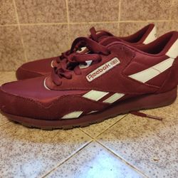 Reebok Classic Nylon Running Shoe GY3802 BURGUNDY/WHITE 

