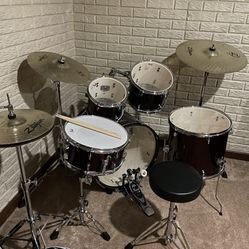 Pearl Roadshow 5 Piece Drumset 